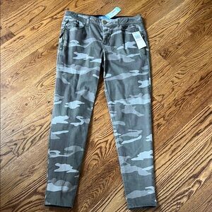 Democracy Gray Skinny Jeans with Camouflage Pattern